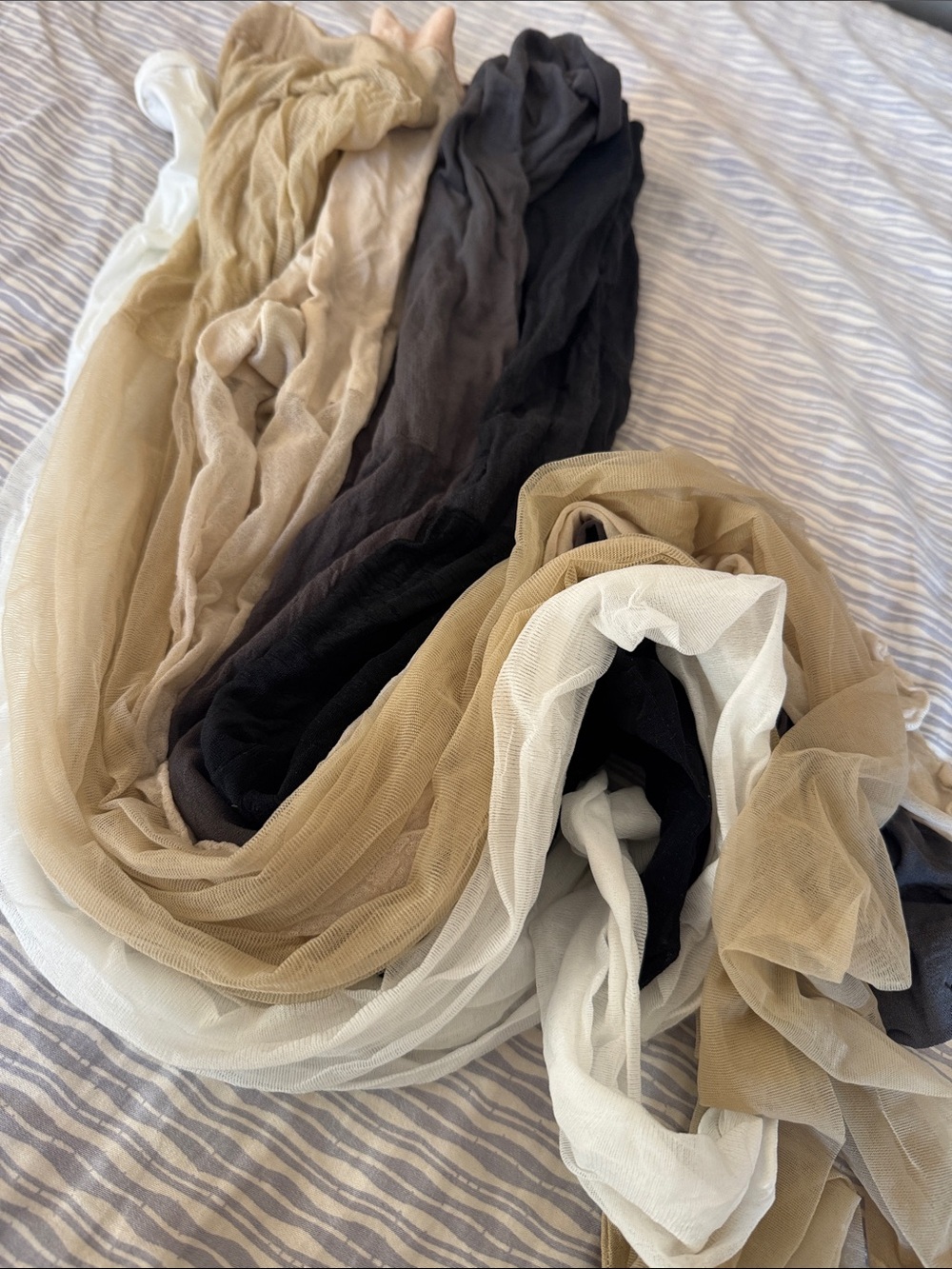 Pre-owned sheer assorted pantyhose